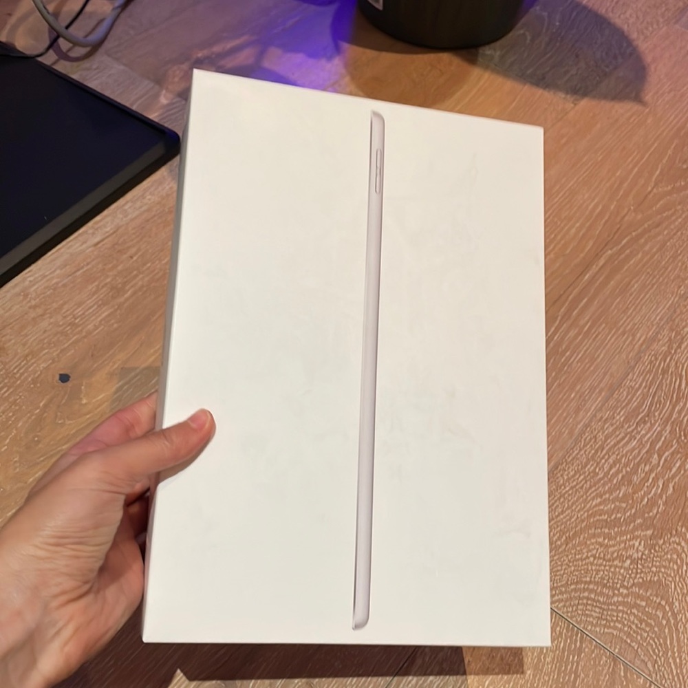 Apple iPad box 9th gen